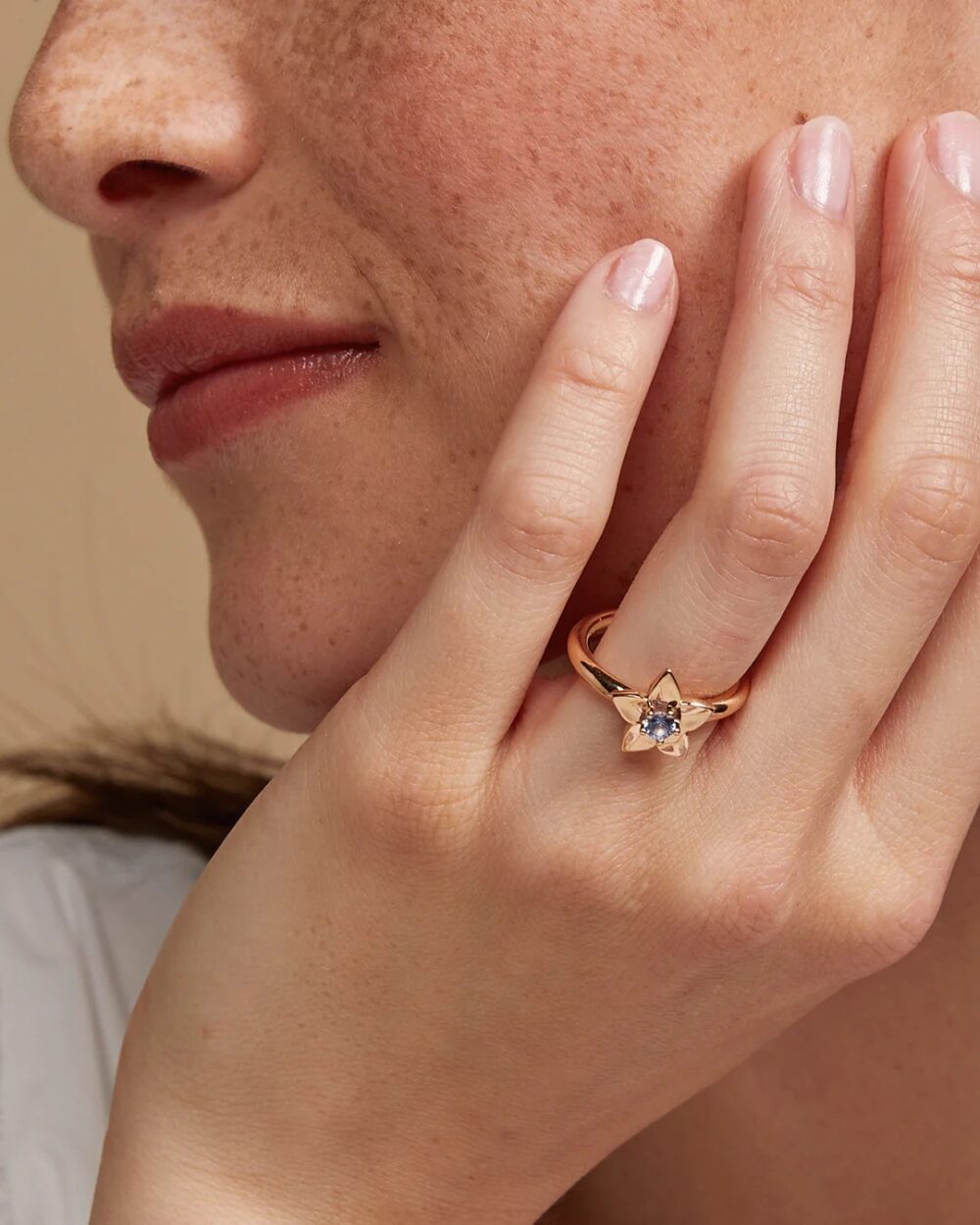 Bron 18k Rosegouden Poppy Ring Ceylon Saffier 3.5mm 8RR4916CS - Afbeelding 2