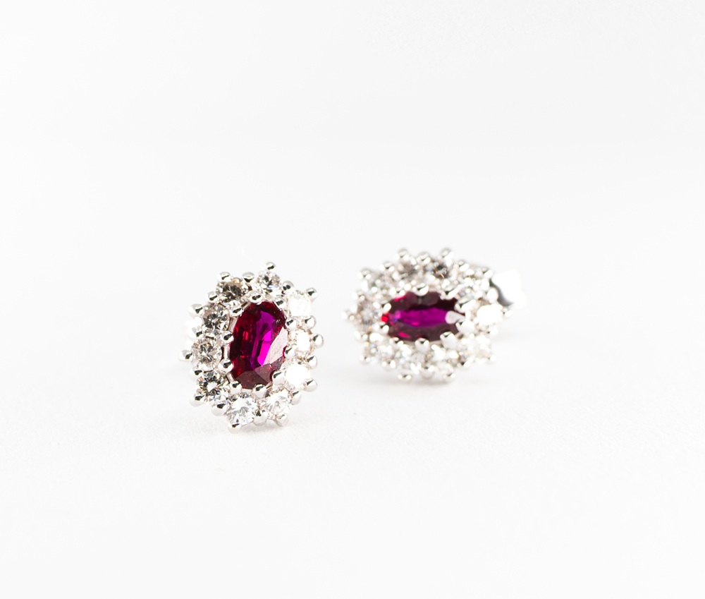 Vaessen Colours 18K Witgouden 0.65ct Robijn Oorbellen +0.60ctTW/VS EOS750WGRO