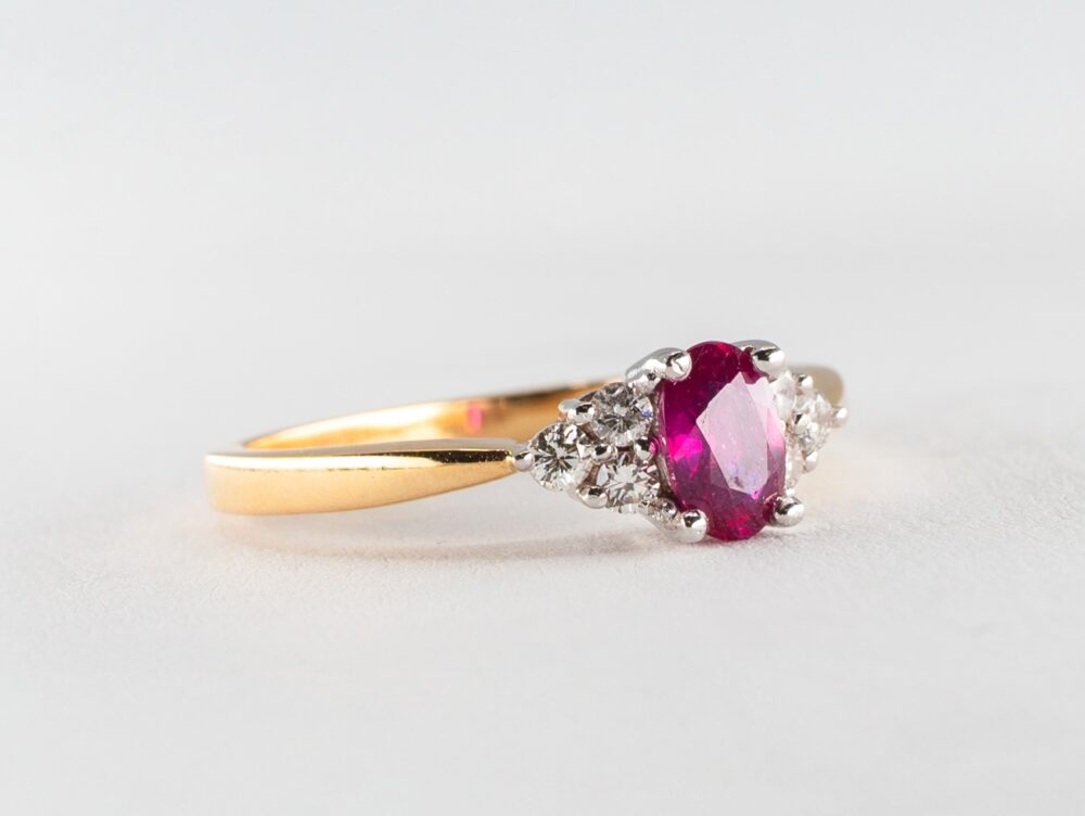 Vaessen Colours 18K Witgouden 0.65ct Robijn Ring + 0.20ct W/Si VC750BICROBIJN065